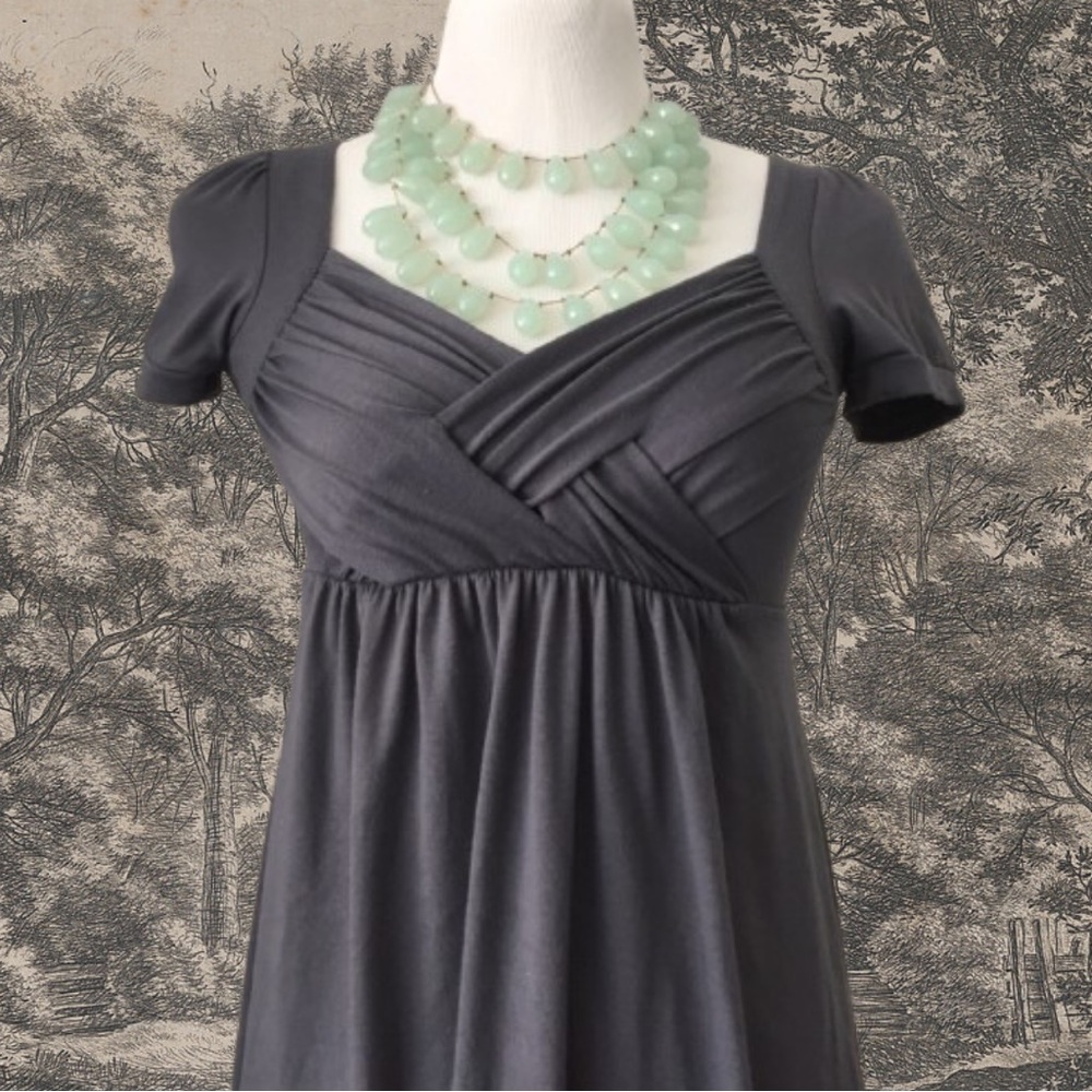 Gray sweetheart short sleeve dress